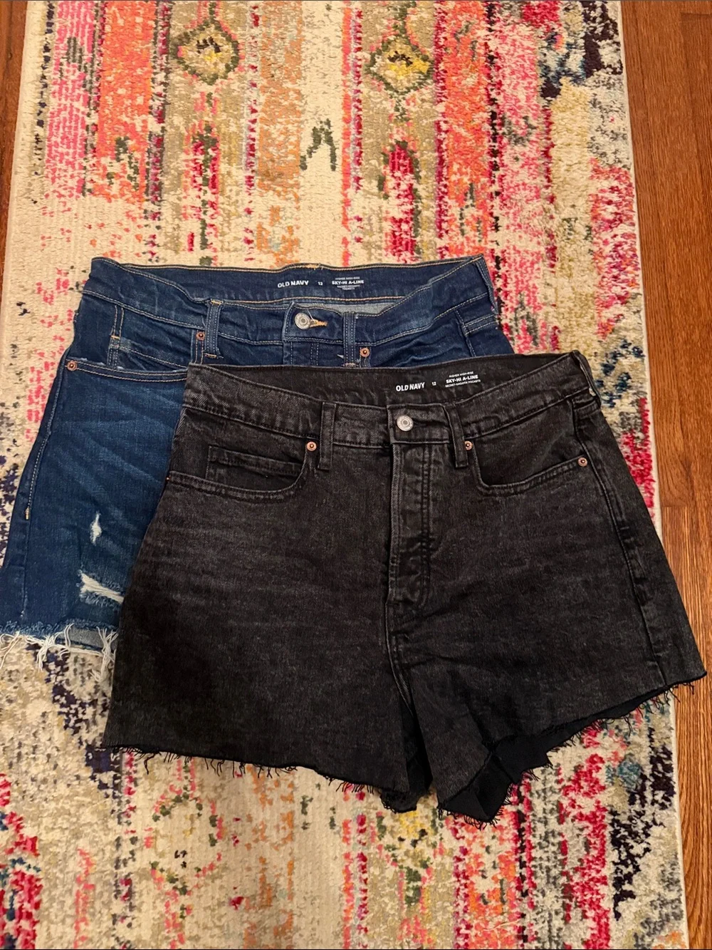 Two Old Navy Sky-Hi A-Line Women's Black and Dark Blue Denim Shorts - Picture 1 of 8